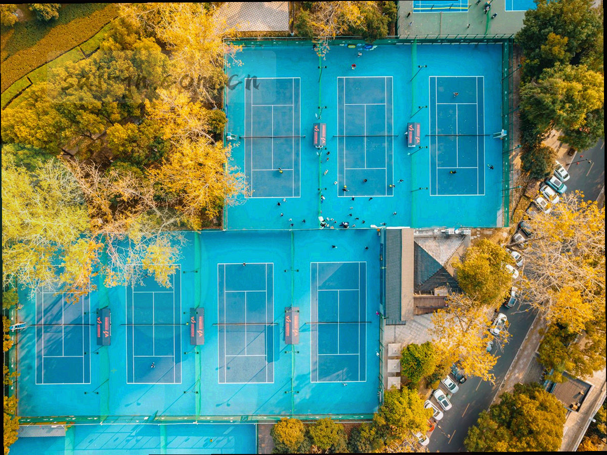 足球赛场动态模糊背景，暗色氛围